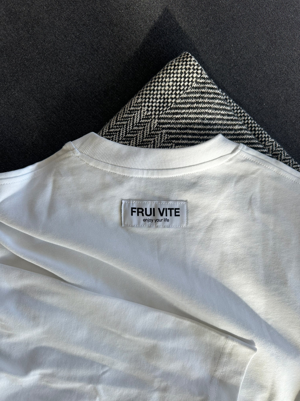 essential longsleeve tee