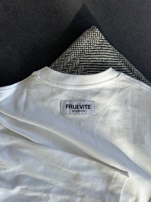 essential longsleeve tee